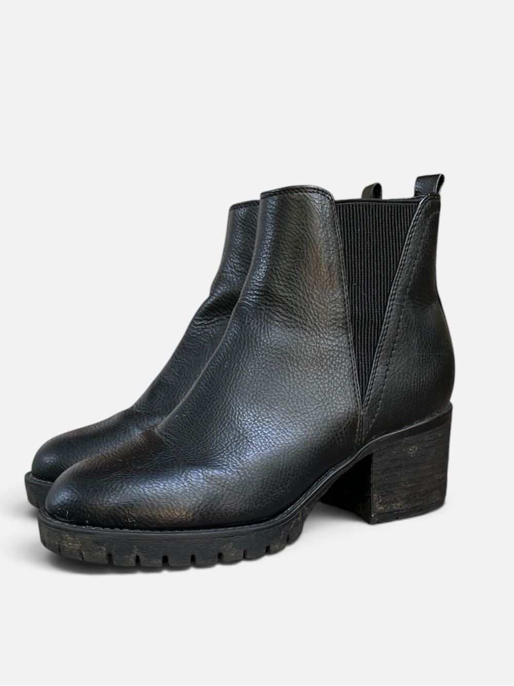 MIA Jody Lug Sole Platform Chelsea Boot in Black Size 8
